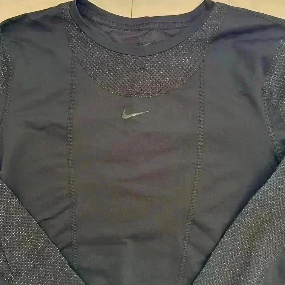 Nike - Picture 2 of 3